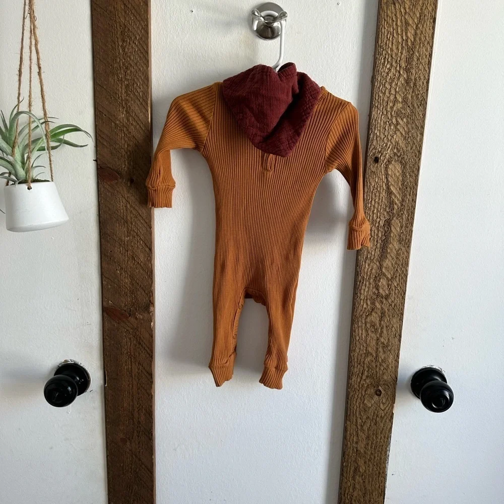 Boutique 3-6M Baby Boy Ribbed Knit Rustic Brown One Piece & Muslin Cotton Bib